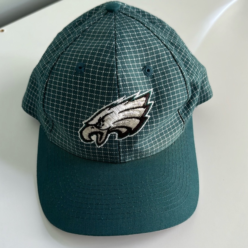 Men’s Eagles cap with adjustable back